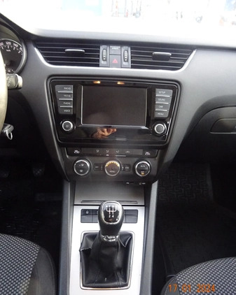 Skoda Octavia cena 25500 przebieg: 286500, rok produkcji 2015 z Złoczew małe 106